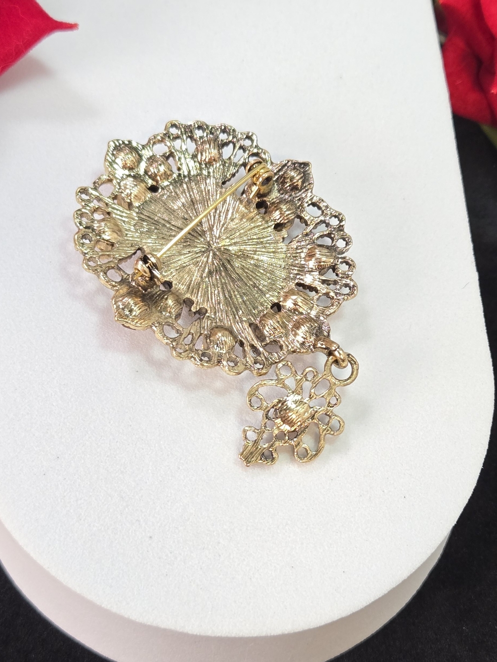 Vintage Cameo Brooch Antique Gold Victorian Rhinestone Filigree Renaissance Pin - Picture 4 of 4